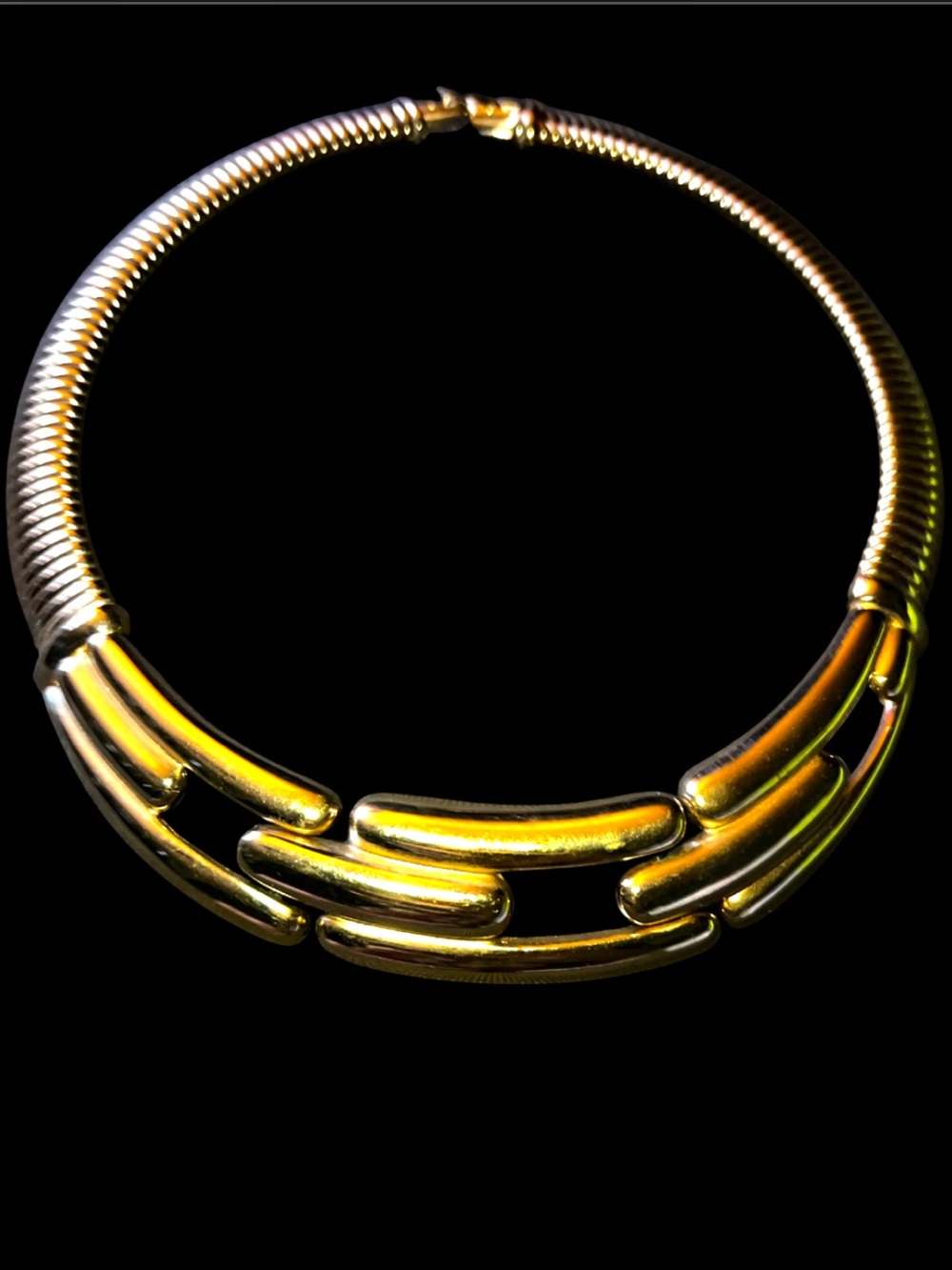 Vintage 1980’s Givenchy Gold-Tone Tubogas Omega Collar Necklace - Picture 7 of 12